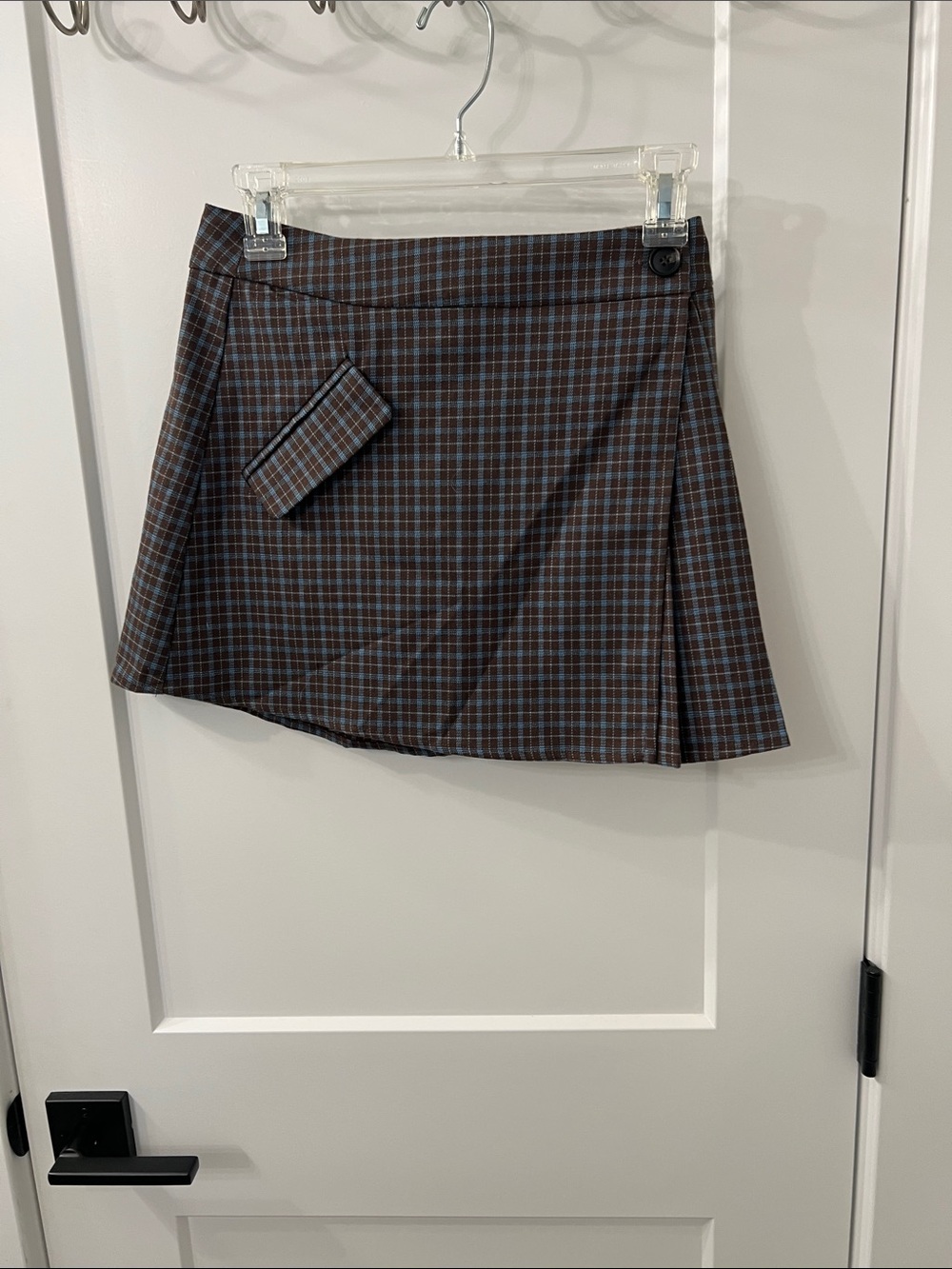 Plaid Mini Skirt with Side Pocket accent. Brown & Blue
